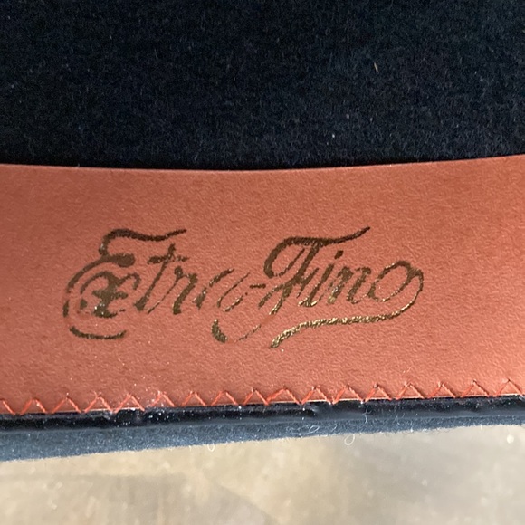 Hand crafted felt hat from Bolivia. - Picture 7 of 9